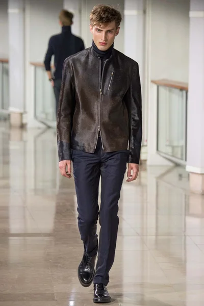 Look 37